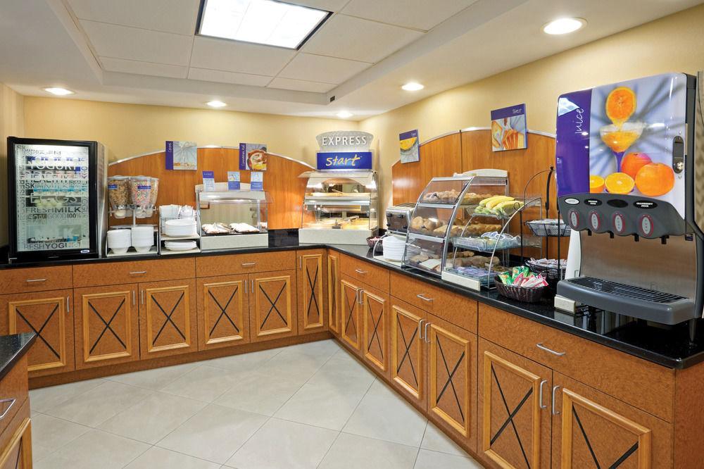 Holiday Inn Express & Suites West Long Branch - Eatontown By Ihg Exteriör bild