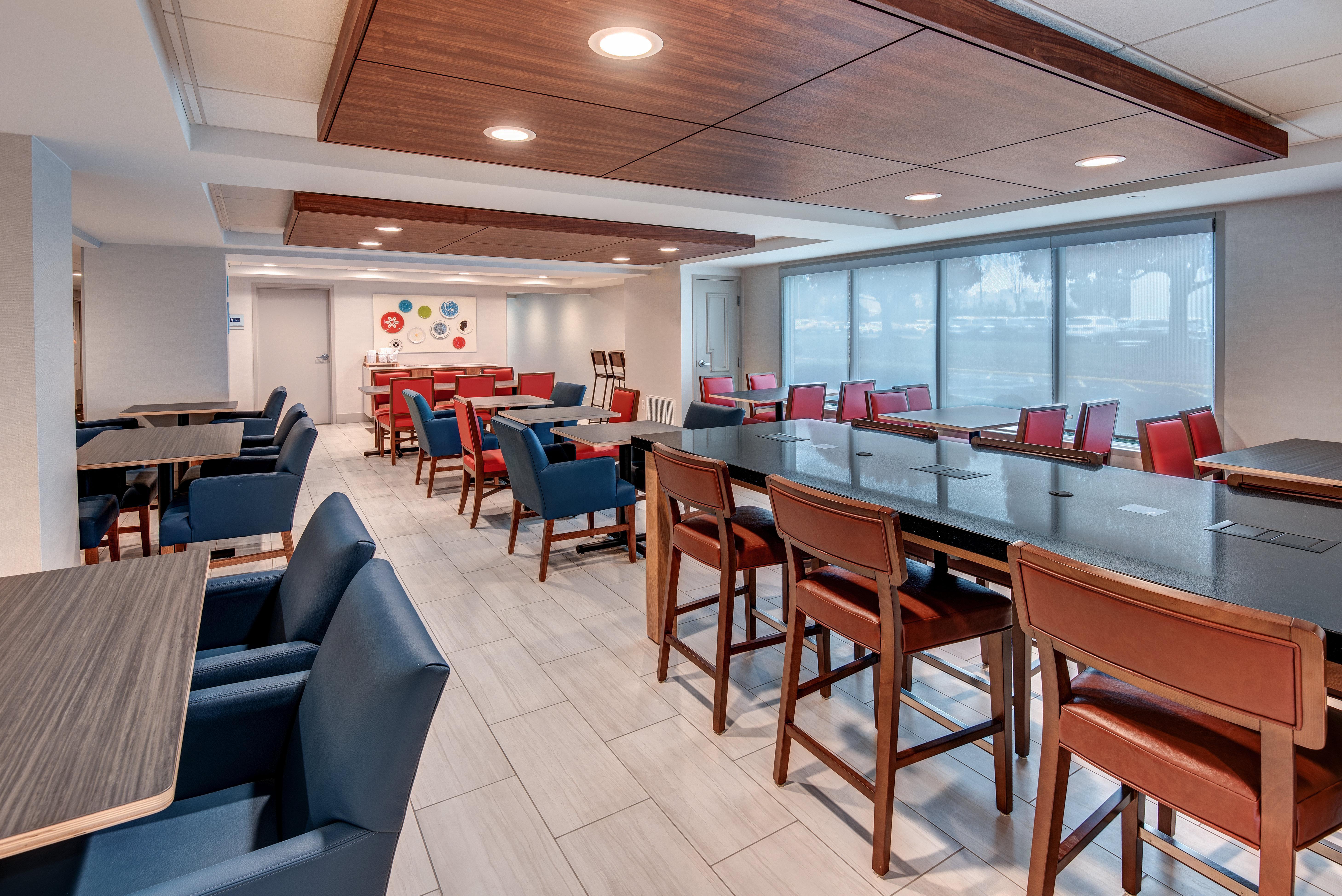 Holiday Inn Express & Suites West Long Branch - Eatontown By Ihg Exteriör bild
