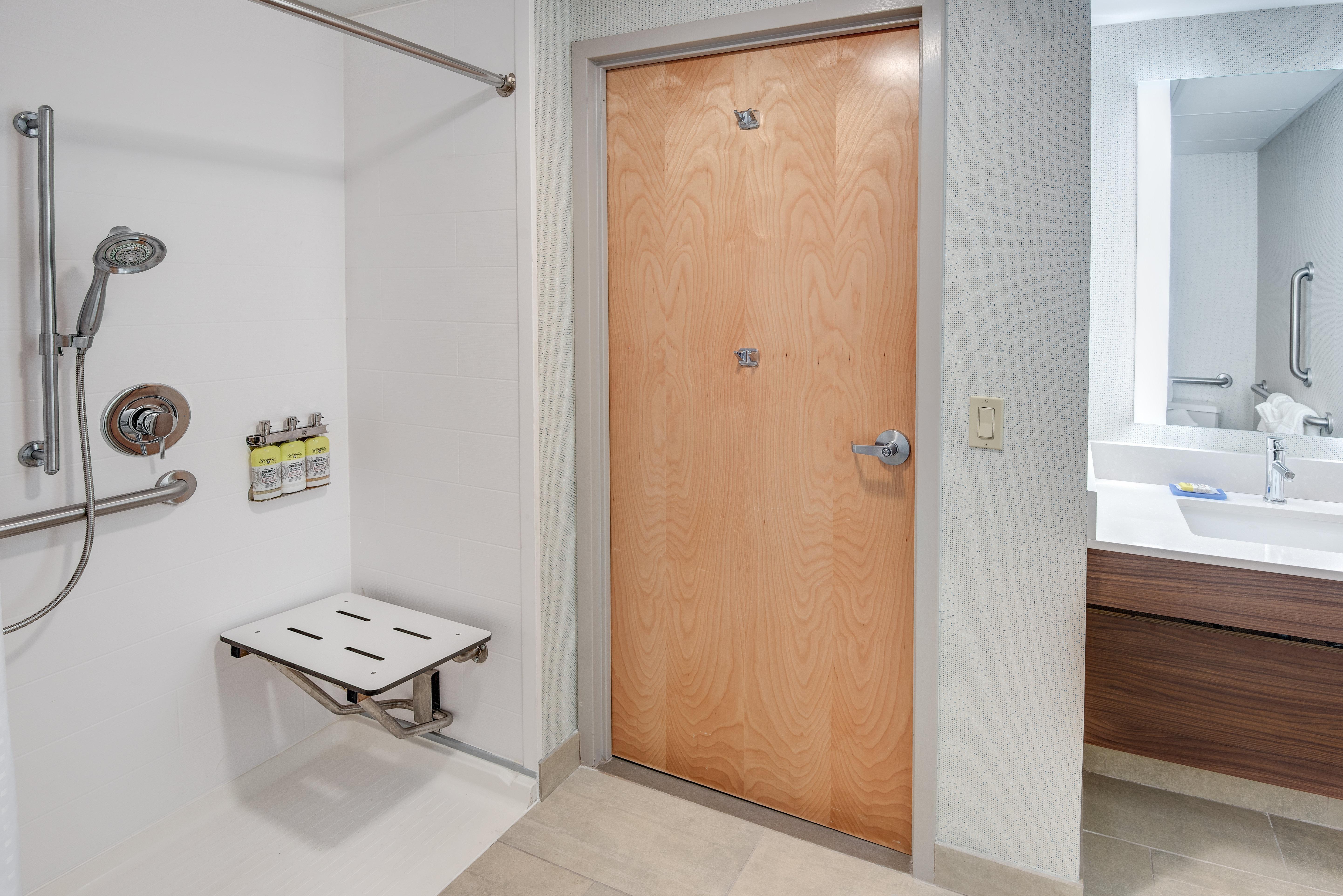 Holiday Inn Express & Suites West Long Branch - Eatontown By Ihg Exteriör bild