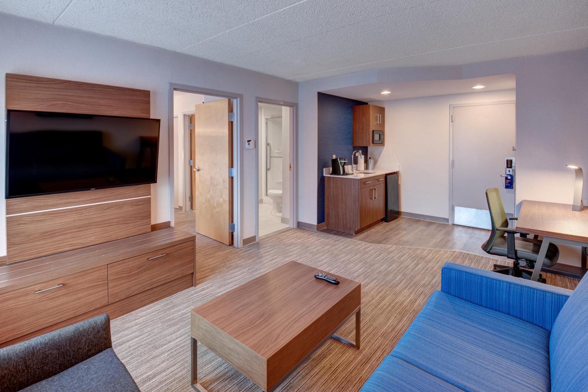 Holiday Inn Express & Suites West Long Branch - Eatontown By Ihg Exteriör bild