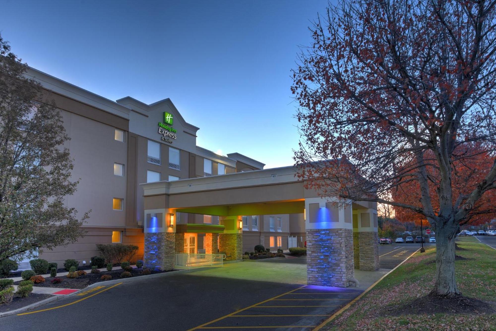Holiday Inn Express & Suites West Long Branch - Eatontown By Ihg Exteriör bild