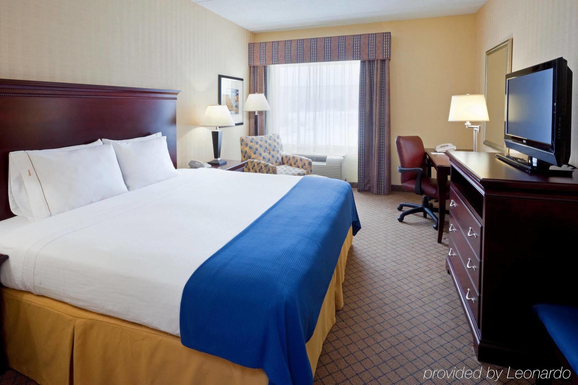 Holiday Inn Express & Suites West Long Branch - Eatontown By Ihg Rum bild