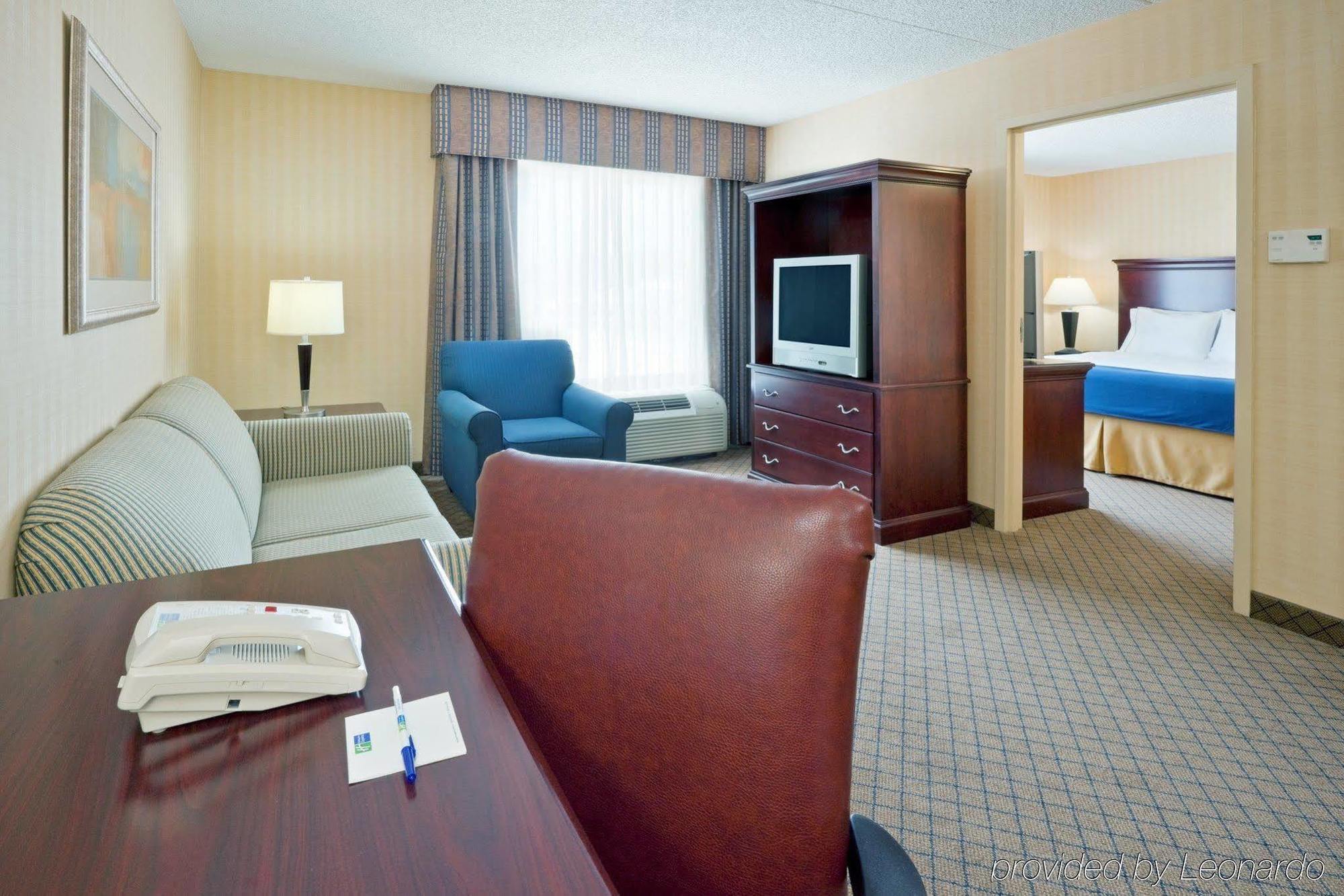 Holiday Inn Express & Suites West Long Branch - Eatontown By Ihg Rum bild