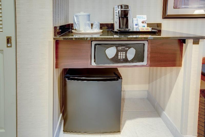 Holiday Inn Express & Suites West Long Branch - Eatontown By Ihg Exteriör bild