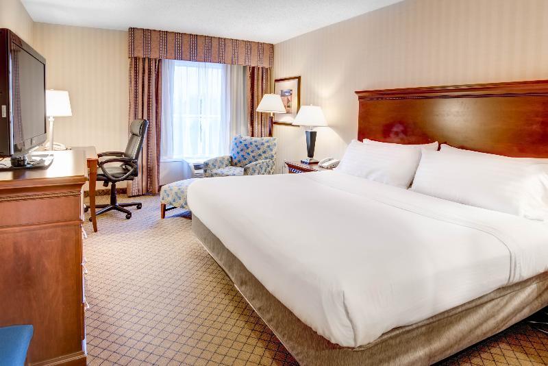 Holiday Inn Express & Suites West Long Branch - Eatontown By Ihg Exteriör bild